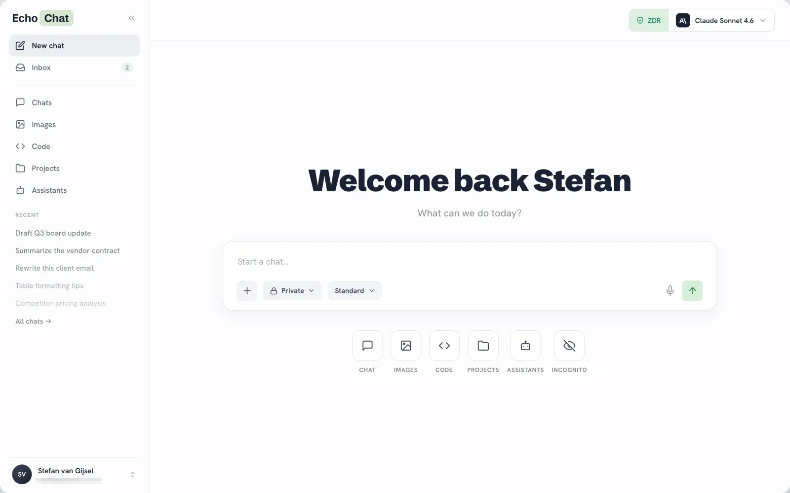 EchoChat chat-startscherm — welkomstscherm met de privé-chatcomposer en moduletegels